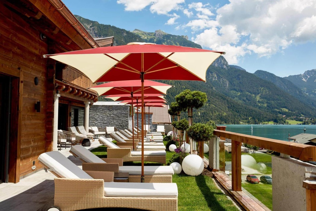 Alpine-Wellnesshotel-Karwendel_terrasse_soleil_été_1