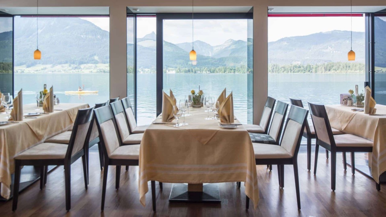 Romantik-Hôtel-du-Cheval-Blanc_Restaurant_Lac_c_Im-Weissen-Rössl-am-Wolfgangsee