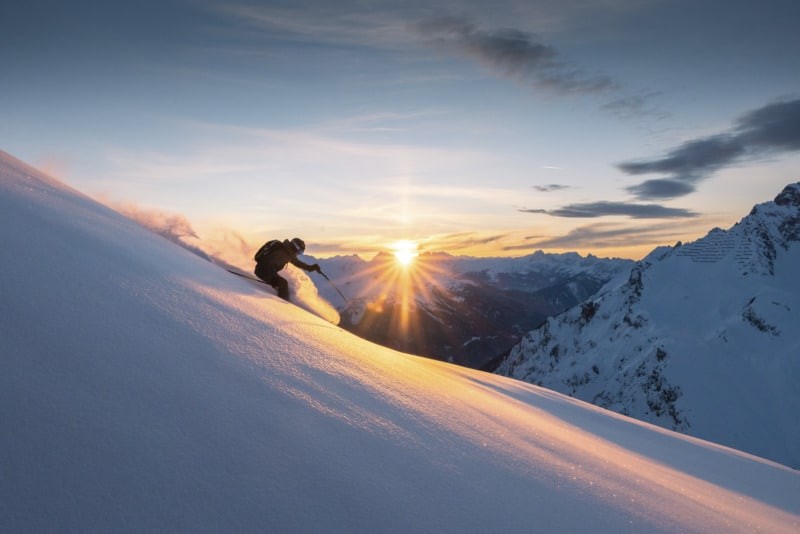 Zürs Sunset Skiing (c) Lucas Tiefenthaler - Vorarlberg Tourismus