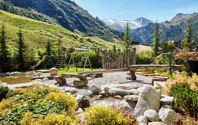Jardin des alpes avec aire enfants à l'Hôtel Alpenhof Hintertux