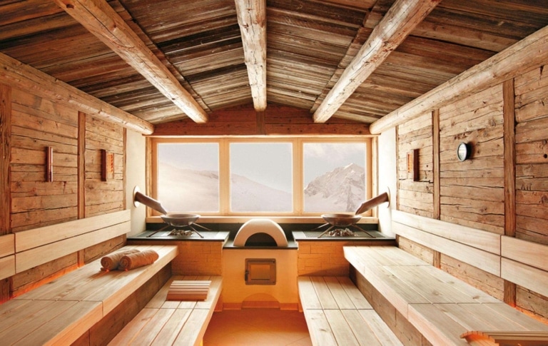 Sauna panoramique à l'hôtel Alpenhof Hintertux en hiver